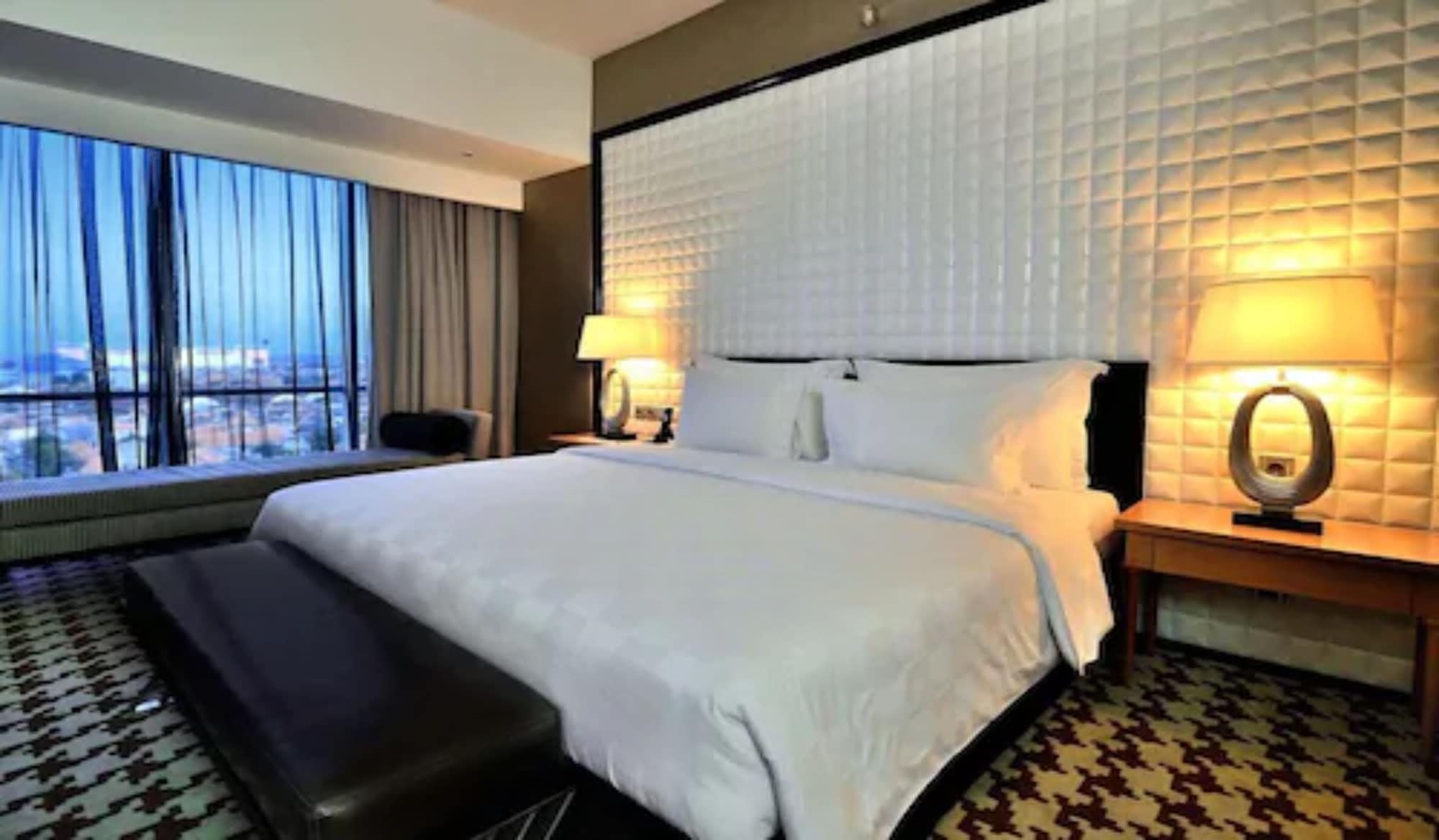 TS Suites Surabaya Exterior foto