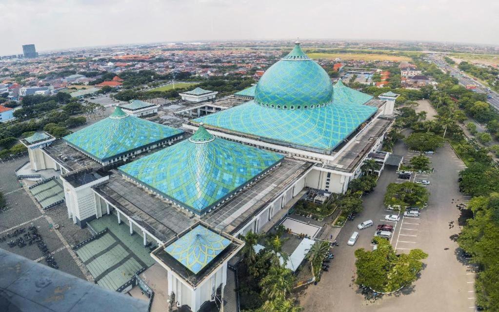 TS Suites Surabaya Exterior foto